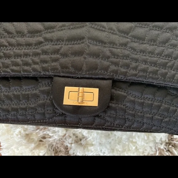 CHANEL Black Quilted Shoulder Bag with Gold Hardware - Picture 3 of 16